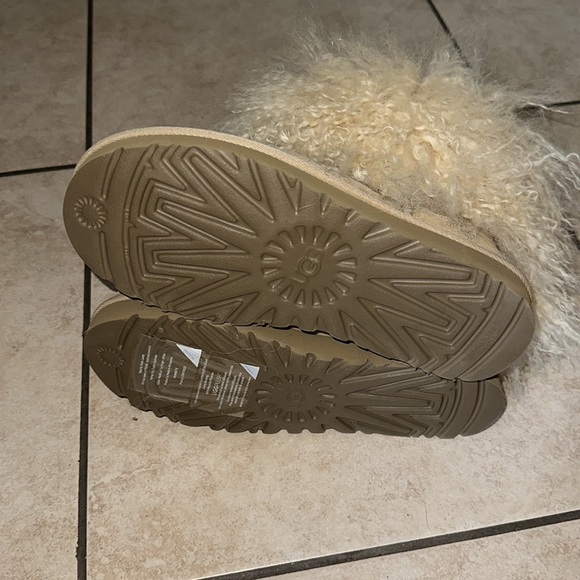 Women’s UGG Classic Short Mongolian Cuff Sand Boots #6 - Picture 7 of 10